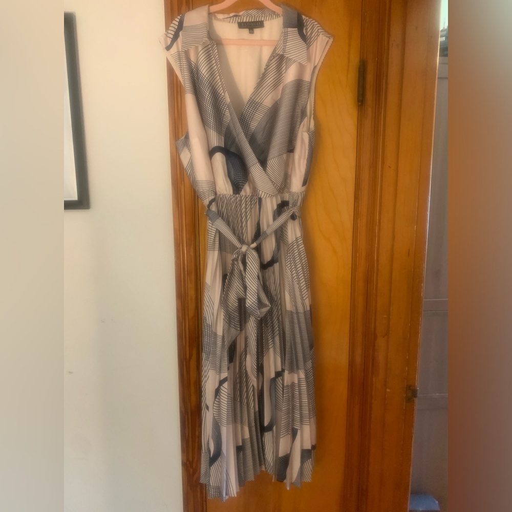 MIDI dress with pleated skirt